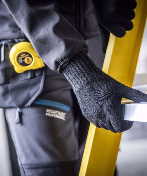 Knitted gloves
