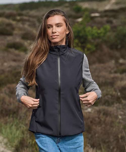 Women's performance softshell bodywarmer (9523)